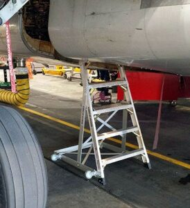 LOCK N CLIMB ALUMINUM WHEEL WELL LADDER